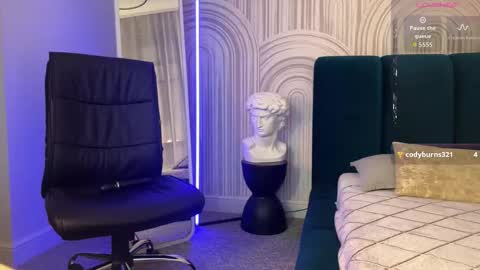 Vivian Evans online show from February 4, 1:33 am