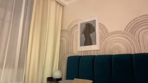 Vivian Evans online show from February 10, 2:37 am