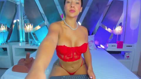 Snapshot of vivian_monroe chatting on May 23, 10:52 am Vivian Monroe online show from May 23, 10:52 am
