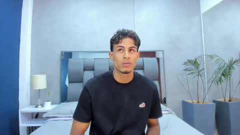 Vivian Mucks online show from April 27, 4:54 am