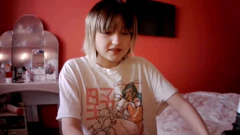 Snapshot of vivian_page chatting on December 16, 9:14 am Aurora online show from December 16, 9:14 am