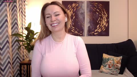 Snapshot of vivian_soul chatting on December 25, 4:44 am Vivian online show from December 25, 4:44 am