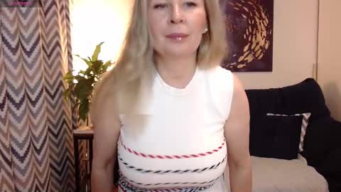 Snapshot of vivian_soul chatting on November 12, 6:08 pm Vivian online show from November 12, 6:08 pm