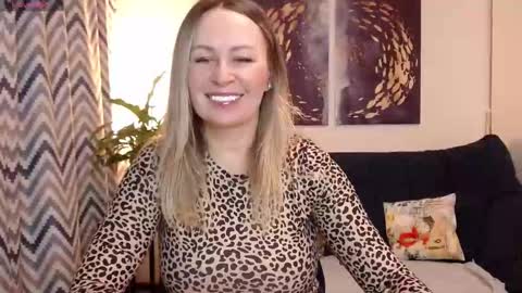 Snapshot of vivian_soul chatting on November 20, 5:12 pm Vivian online show from November 20, 5:12 pm