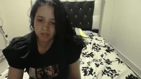 Snapshot of vivian_walt_ chatting on May 23, 5:01 am melissa online show from May 23, 5:01 am