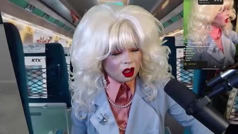 Snapshot of vivianfrost chatting on September 9, 3:39 am VivianFrosty online show from September 9, 3:39 am