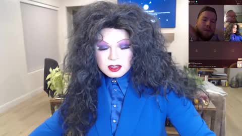 Snapshot of vivianfrost chatting on April 12, 3:33 am VivianFrosty online show from April 12, 3:33 am