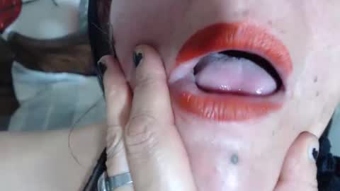 vivianmature1 online show from May 12, 9:12 pm