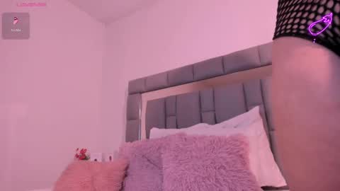 Snapshot of vivianne_scott chatting on September 27, 12:10 pm Vivi online show from September 27, 12:10 pm