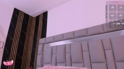 Snapshot of vivianne_scott chatting on October 17, 12:19 pm Vivi online show from October 17, 12:19 pm