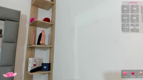 Snapshot of vivianne_scott chatting on October 22, 12:05 pm Vivi online show from October 22, 12:05 pm