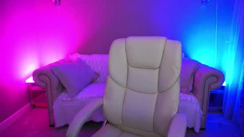 Snapshot of vivianned chatting on November 2, 8:33 pm Vivien online show from November 2, 8:33 pm