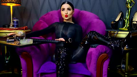 Vivian Reeve online show from December 18, 5:21 pm