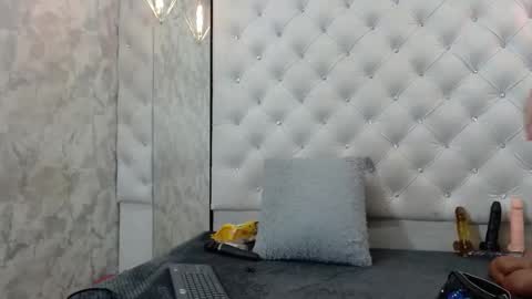 VivianRose online show from February 18, 2:18 am