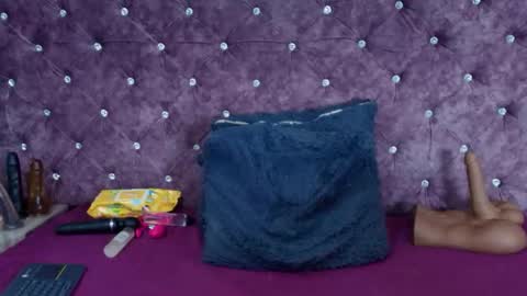 VivianRose online show from April 6, 4:46 am