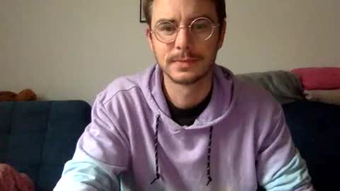 Snapshot of vivid_ether chatting on March 5, 9:38 am Viv online show from March 5, 9:38 am