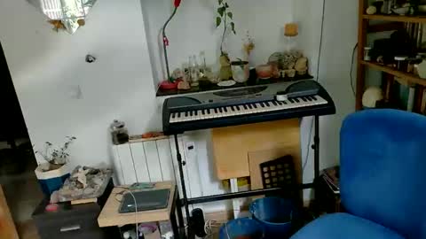 Snapshot of vivid_ether chatting on December 21, 10:55 am Viv online show from December 21, 10:55 am