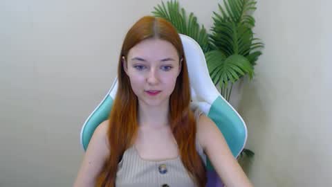 Snapshot of vivien_leight chatting on January 8, 9:44 pm Vivien online show from January 8, 9:44 pm