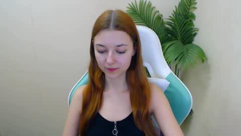 Snapshot of vivien_leight chatting on February 3, 11:15 pm Vivien online show from February 3, 11:15 pm