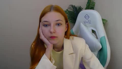 Snapshot of vivien_leight chatting on October 13, 6:08 pm Vivien online show from October 13, 6:08 pm