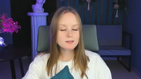 Vivien online show from December 18, 7:30 pm