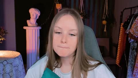 Vivien online show from December 28, 4:20 pm