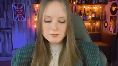 Vivien online show from February 20, 7:30 pm