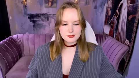 Snapshot of vivienleeigh chatting on June 2, 1:51 am Vivien online show from June 2, 1:51 am