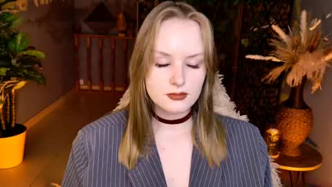 Snapshot of vivienleeigh chatting on June 5, 5:14 am Vivien online show from June 5, 5:14 am