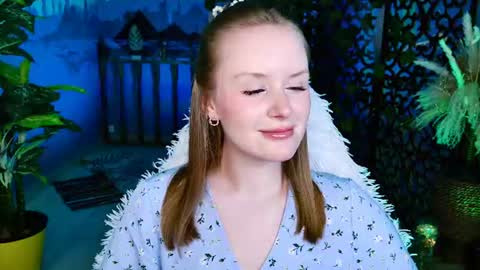 Snapshot of vivienleeigh chatting on June 23, 5:27 am Vivien online show from June 23, 5:27 am