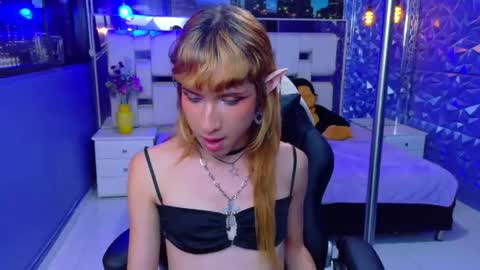 Snapshot of vivienne_hadid chatting on May 25, 12:16 am vivienne hadid online show from May 25, 12:16 am