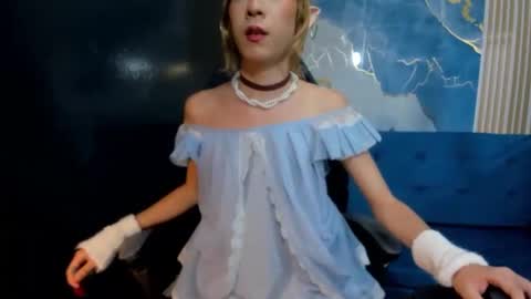 Snapshot of vivienne_hadid chatting on May 27, 8:06 pm vivienne hadid online show from May 27, 8:06 pm