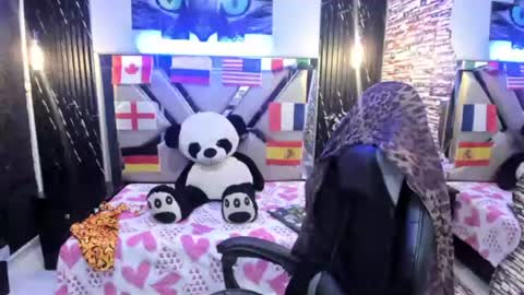 Snapshot of vivienne_hadid chatting on June 14, 8:11 pm vivienne hadid online show from June 14, 8:11 pm