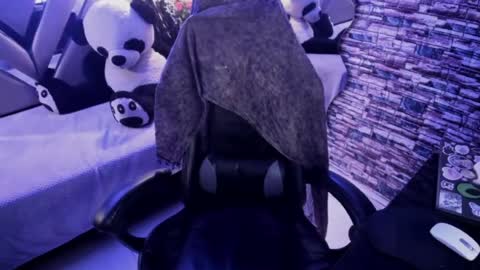 Snapshot of vivienne_hadid chatting on July 14, 2:05 am vivienne hadid online show from July 14, 2:05 am