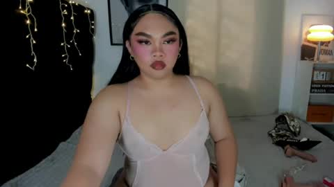Snapshot of vivienne_monroe chatting on July 15, 1:22 am vivienne_monroe online show from July 15, 1:22 am