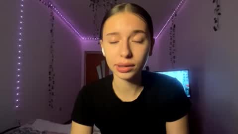 Vivi online show from November 17, 6:03 pm