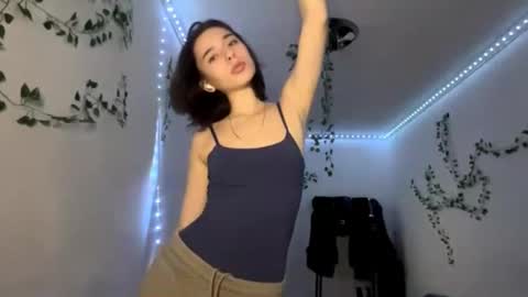 Vivi online show from December 4, 4:16 pm