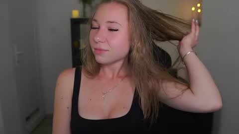 VivienVance online show from June 18, 9:52 pm