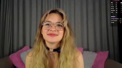 Snapshot of vivyboo111 chatting on November 30, 8:24 pm vivyboo111 online show from November 30, 8:24 pm