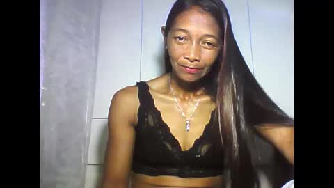 Snapshot of vixen_lina chatting on June 7, 5:27 pm vixen_lina online show from June 7, 5:27 pm