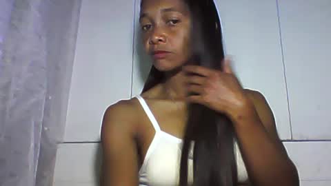 Snapshot of vixen_lina chatting on June 11, 5:44 pm vixen_lina online show from June 11, 5:44 pm