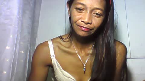 Snapshot of vixen_lina chatting on June 19, 6:01 pm vixen_lina online show from June 19, 6:01 pm