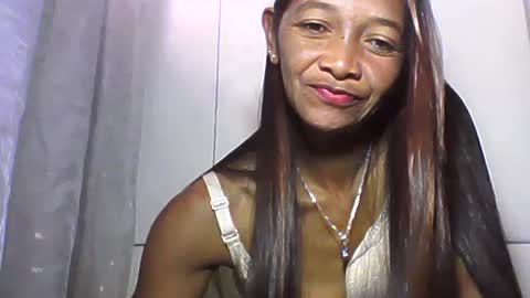 Snapshot of vixen_lina chatting on June 29, 6:41 am vixen_lina online show from June 29, 6:41 am