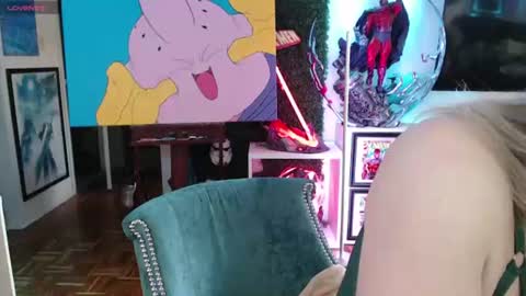 Snapshot of vixen_lockheart chatting on August 7, 12:18 pm Vixen online show from August 7, 12:18 pm