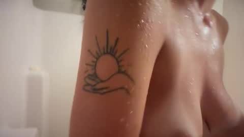 Snapshot of vixenliz chatting on April 29, 4:00 pm Liz online show from April 29, 4:00 pm