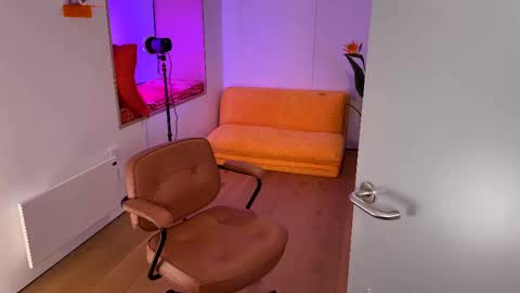 Snapshot of vixenp chatting on February 20, 9:42 pm Polly  Online mostly at 9pm-2am UK Time online show from February 20, 9:42 pm