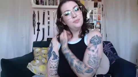 Snapshot of vixinvvitch chatting on June 17, 3:57 pm VIXIN online show from June 17, 3:57 pm