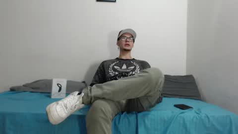 Snapshot of vlad__night chatting on May 30, 3:47 am Vlad online show from May 30, 3:47 am