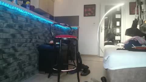 Snapshot of vladika021 chatting on October 4, 1:25 am vladika021 online show from October 4, 1:25 am