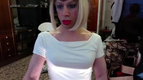 Violetta Elysia online show from February 3, 6:40 am